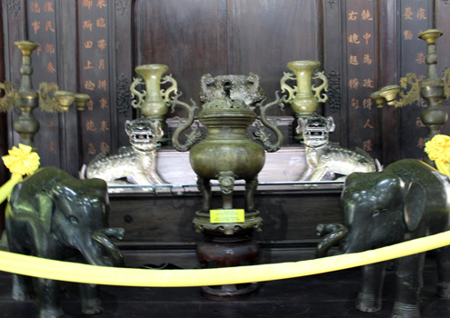 Precious Nguyen Dynasty objects on show
